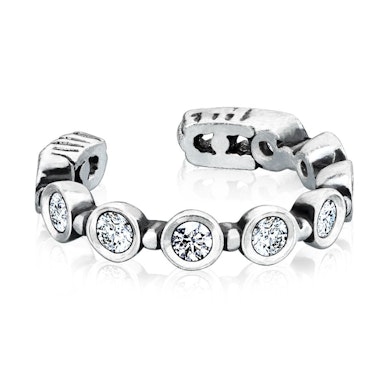 Earcuff z wygrawerowanym kamieniem