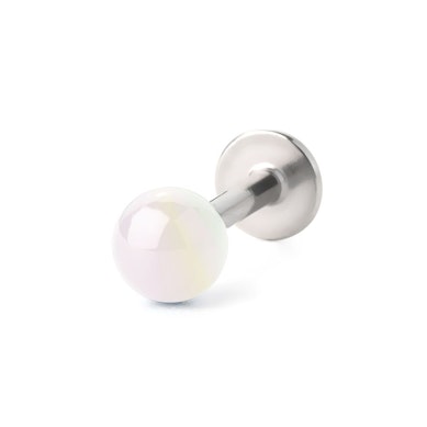 Labret z metaliczną kulką
