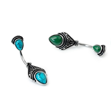 Kolczyk do pępka z antycznym wzorem zdobiony kamieniami w kształcie kropli