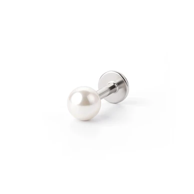 Labret z metaliczną kulką