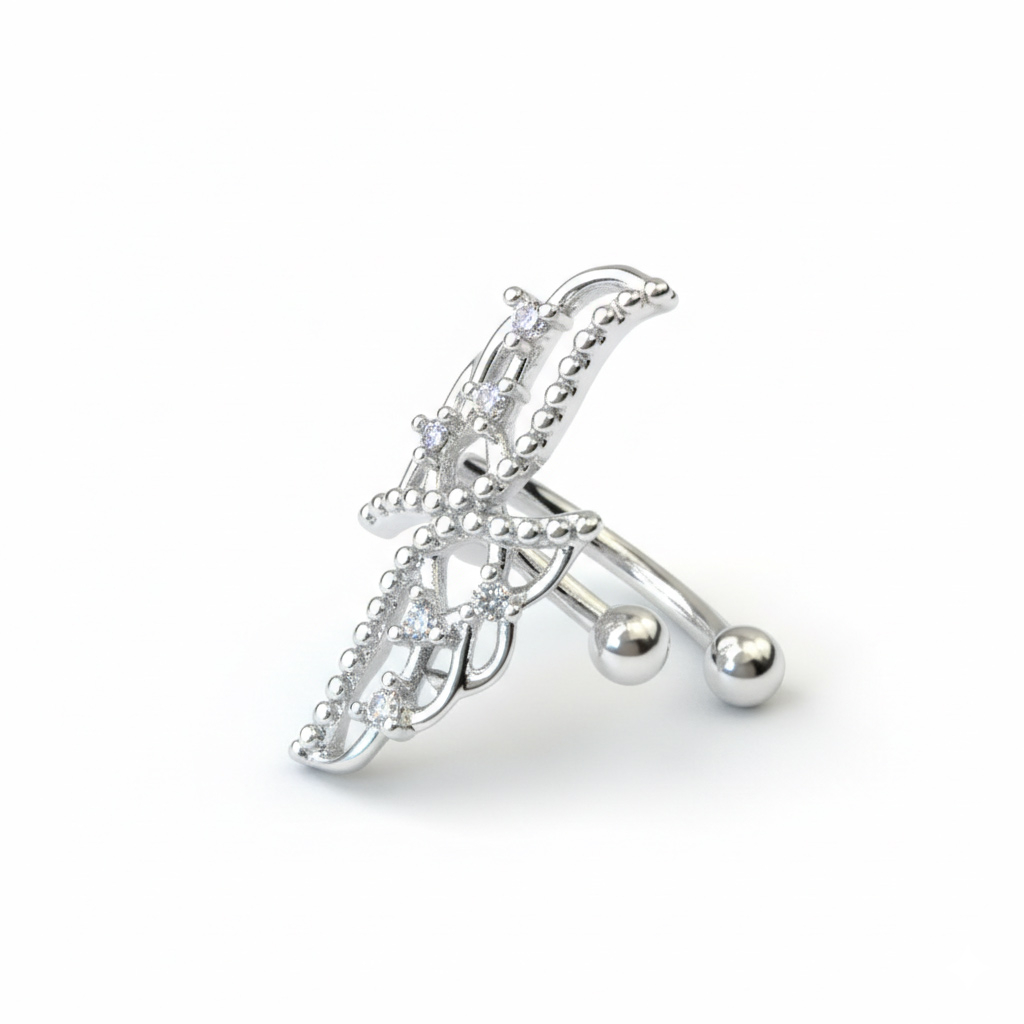 Ear cuff ze stali chirurgicznej zdobiony skrzydłami