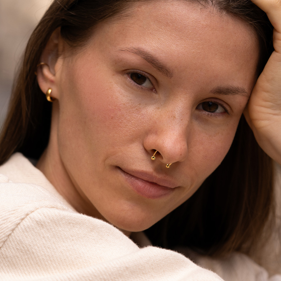 Okrągła sztanga z tytanu z fasetowanymi kulkami