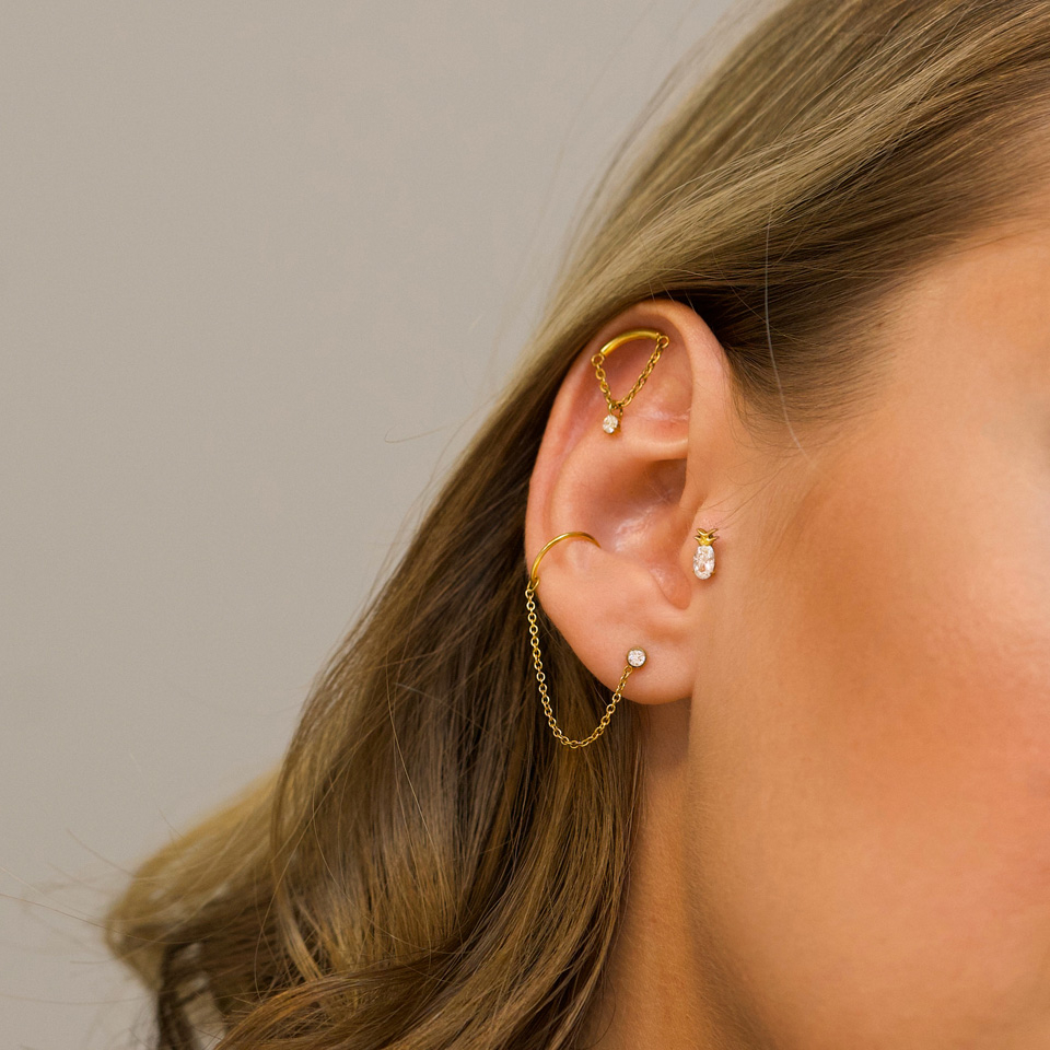 Labret z zakrzywioną sztangą i łańcuszkiem oraz kamieniem w zawieszce