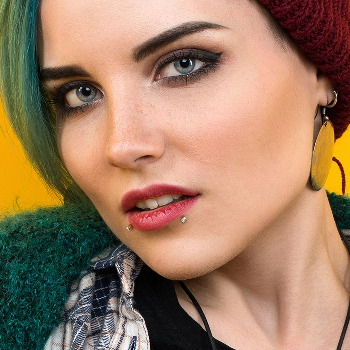 Labret z 14-karatowego złota z kamieniem i pręcikiem z bioplastu