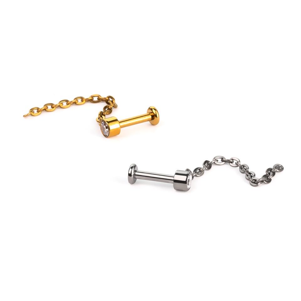 Delikatny labret z tytanu z kamieniami i łańcuszkiem