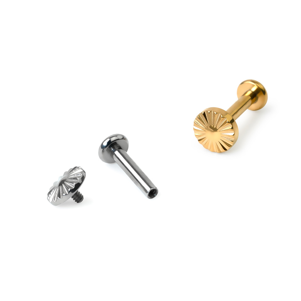 Imponujący labret z tytanu z diamentowym topem