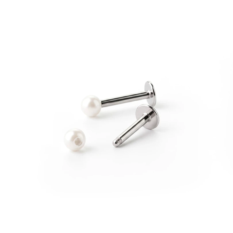 Labret z perełkami z akrylu w różnych kolorach