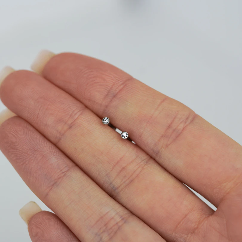 Labret z małym kamieniem i wewnętrznym gwintem