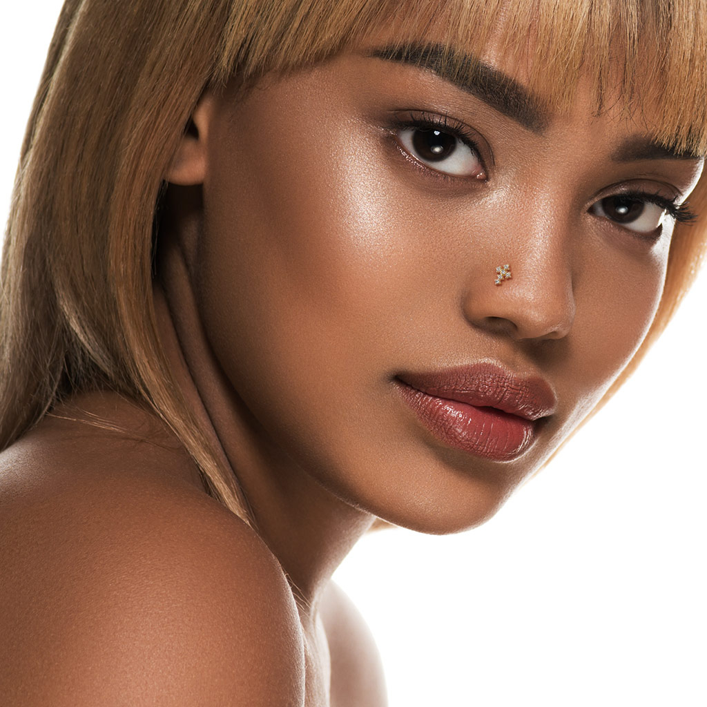 Kolczyk do nosa z 14-karatowego złota z kryształowym krzyżem