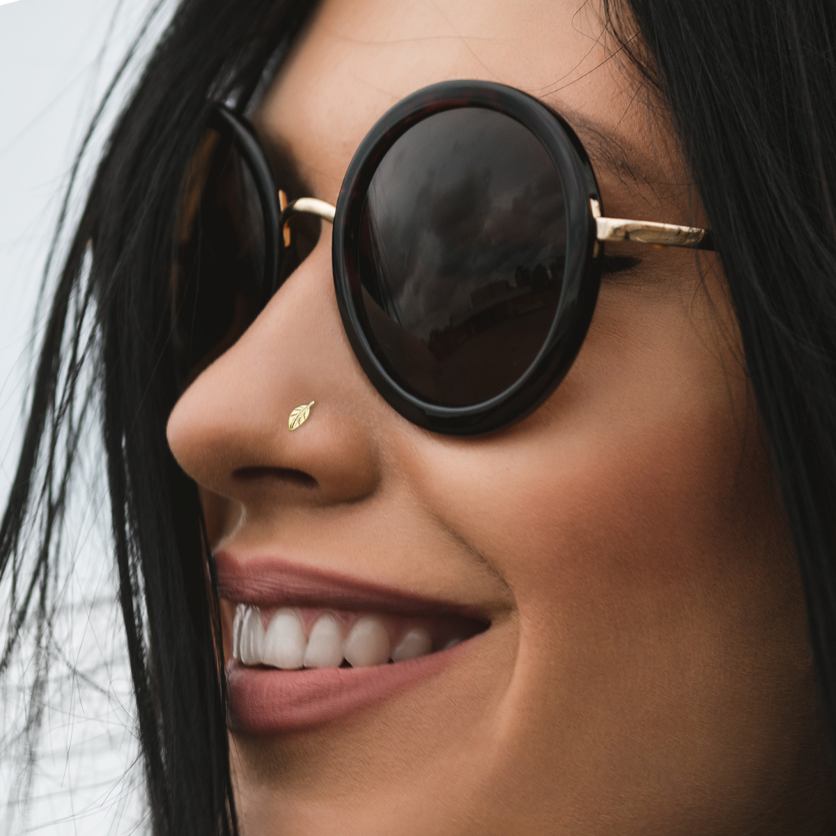 Zakręcony kolczyk do nosa z 14-karatowego złota z liściem