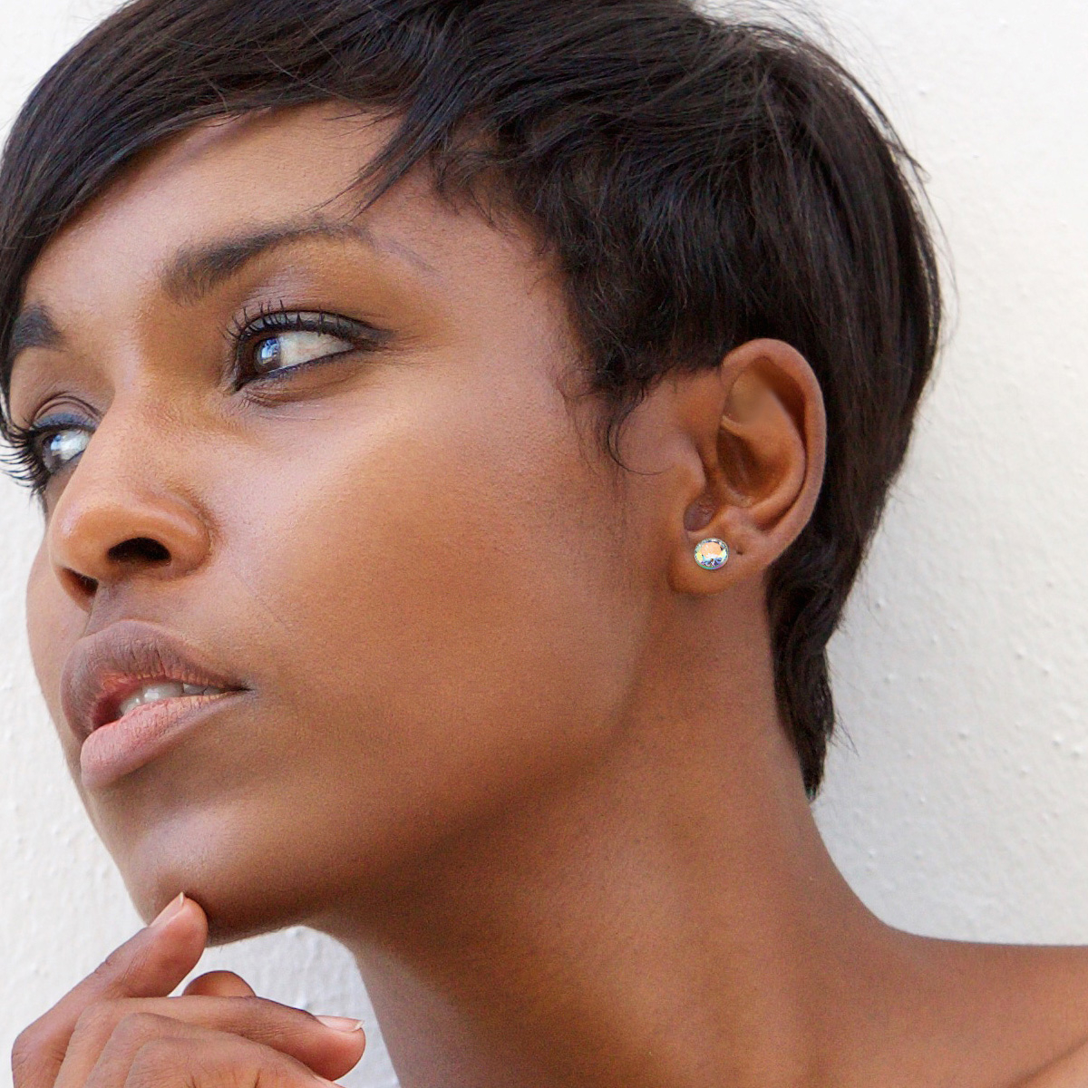 Odkręcany plug powlekany tytanem z kamieniem ozdobnym