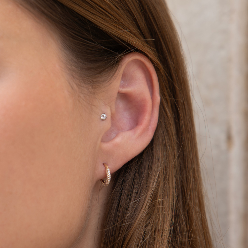 14K złote kółko z zawiasem zdobione kostką brukową z cyrkonu