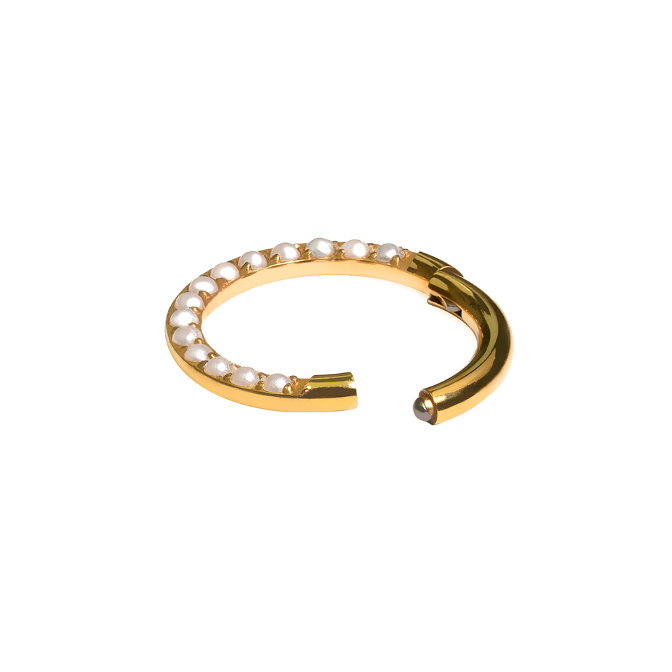 Tytanowe kółko z perłami skierowanymi do przodu