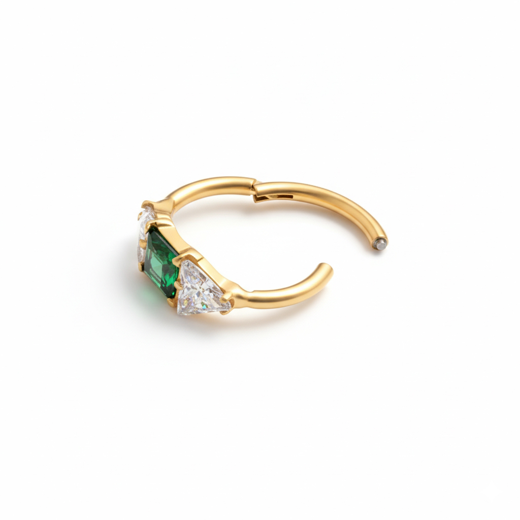 Kółko z tytanu zdobione centralnym zielonym kamieniem