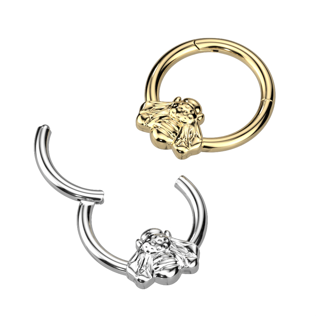 Kółko z tytanu zdobione pszczółką i zamykane zawiasem