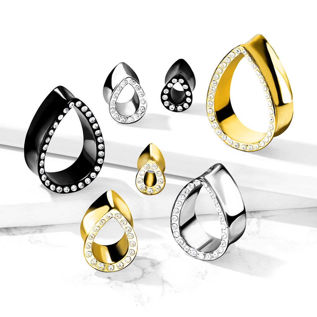 Tunel w kształcie łzy zdobiony kamieniami