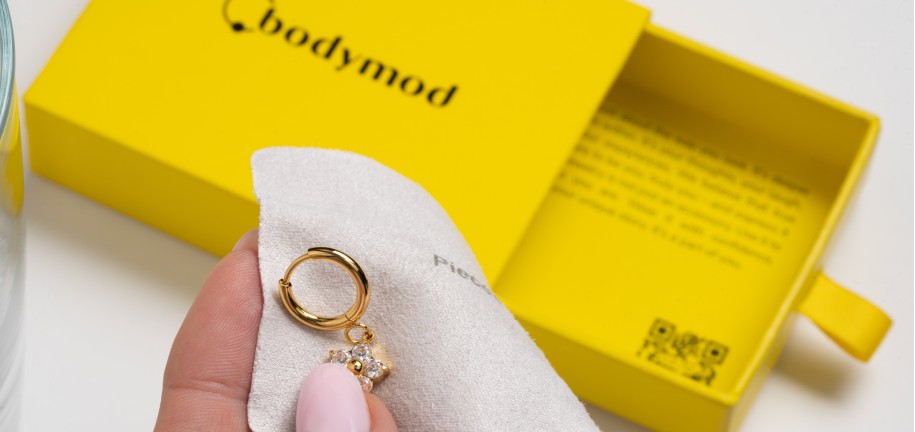 Czysta biżuteria do piercingu